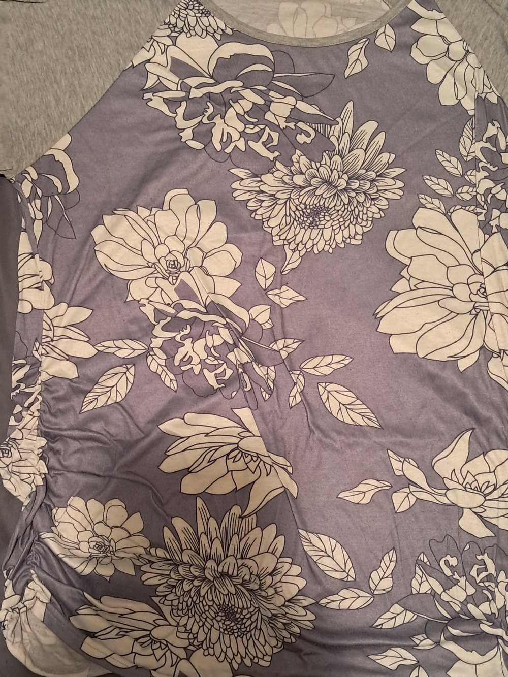 Women's Short Sleeve Floral Tee in Lavender and White